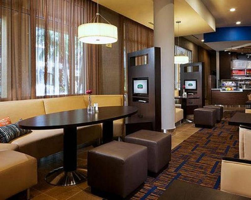 Hotel Courtyard Miami Dadeland à Glenvar Heights Extérieur photo