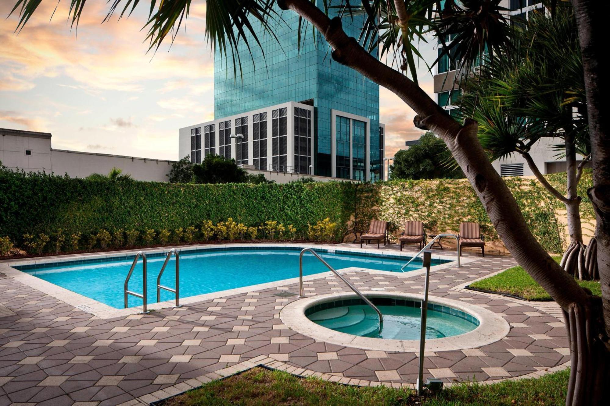 Hotel Courtyard Miami Dadeland à Glenvar Heights Extérieur photo