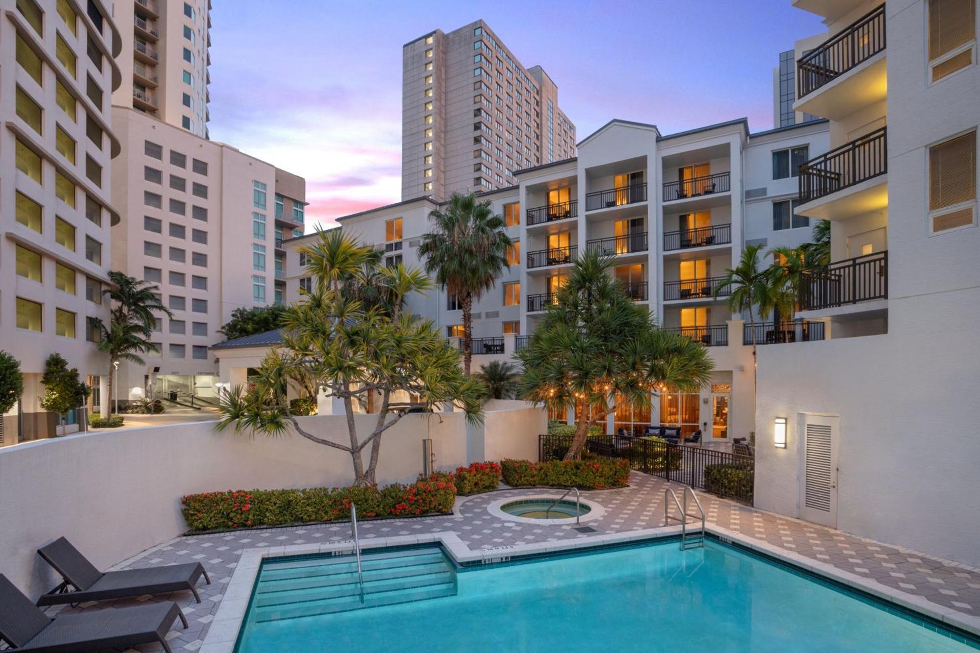 Hotel Courtyard Miami Dadeland à Glenvar Heights Extérieur photo
