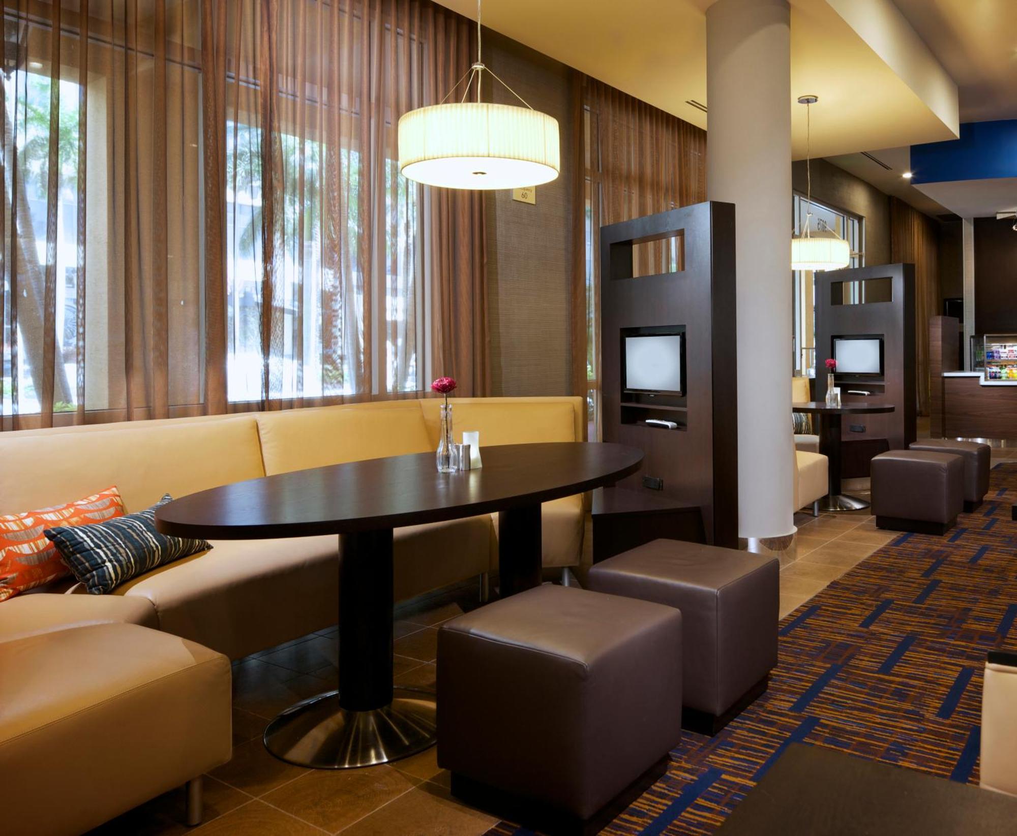 Hotel Courtyard Miami Dadeland à Glenvar Heights Extérieur photo