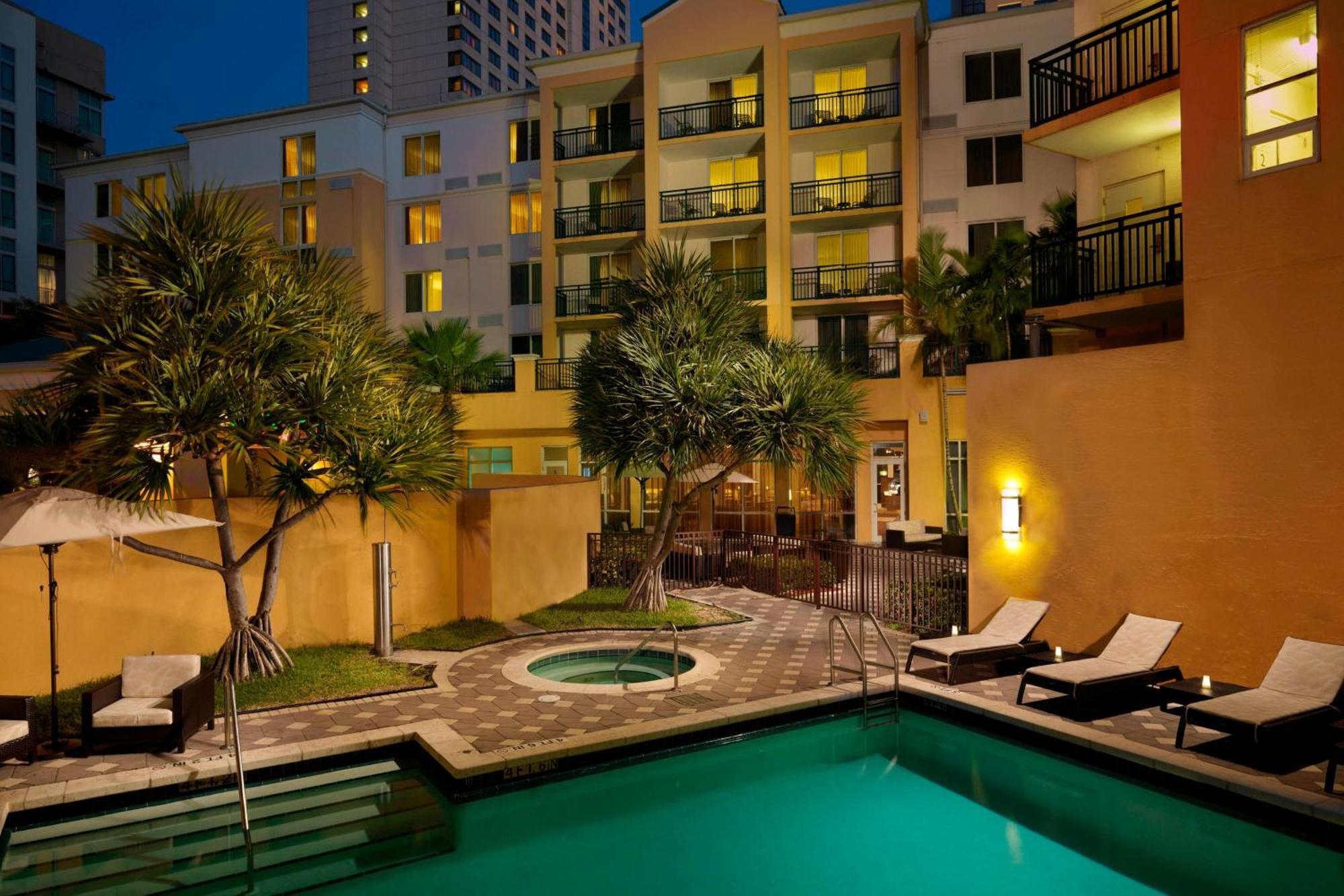 Hotel Courtyard Miami Dadeland à Glenvar Heights Extérieur photo